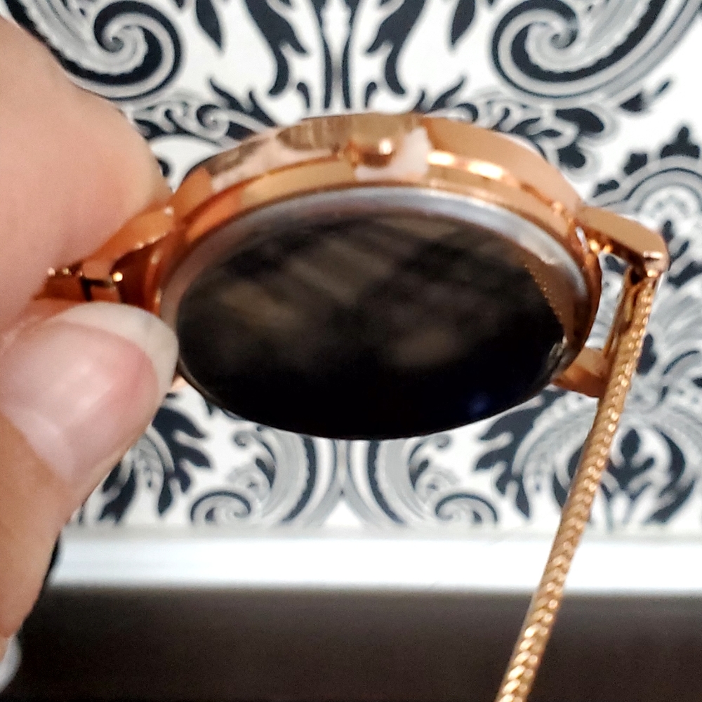Hummingbird Rose Tone Mesh Strap Watch - Picture 4 of 4